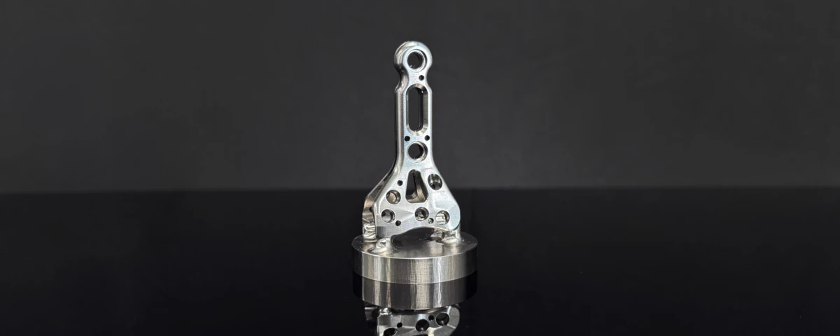 Hier wird eine Knochenplatte ohne Schrauben gezeigt.