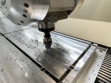 Mirroworx® bearbeitet Stahl und erzielt spiegelglatte Oberflächengüten.