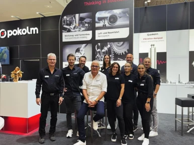 Die Pokolm Mitarbeitende auf dem Pokolm Stand der Messe AMB 2024 in Stuttgart. Die internationale Ausstellung für Metallbearbeitung.