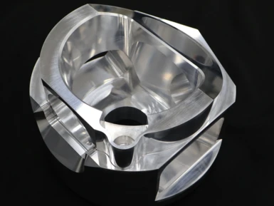 Ein komplexes Bauteil für ein EUV-Lithografiesystem für die Halbleiterfertigung.