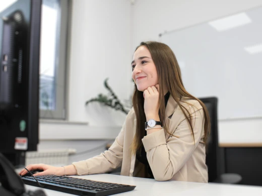 Bewerben Sie sich für eine Ausbildung zum Industriekaufmann / zur Industriekauffrau bei Pokolm.