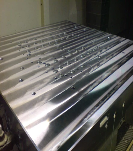 Mirroworx® bearbeitet Stahl und erzielt spiegelglatte Oberflächengüten.