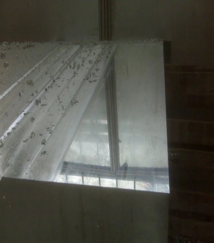 Mirroworx® bearbeitet Stahl und erzielt spiegelglatte Oberflächengüten.