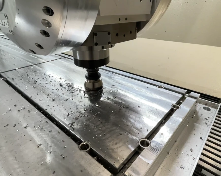 Mirroworx® bearbeitet Stahl und erzielt spiegelglatte Oberflächengüten.